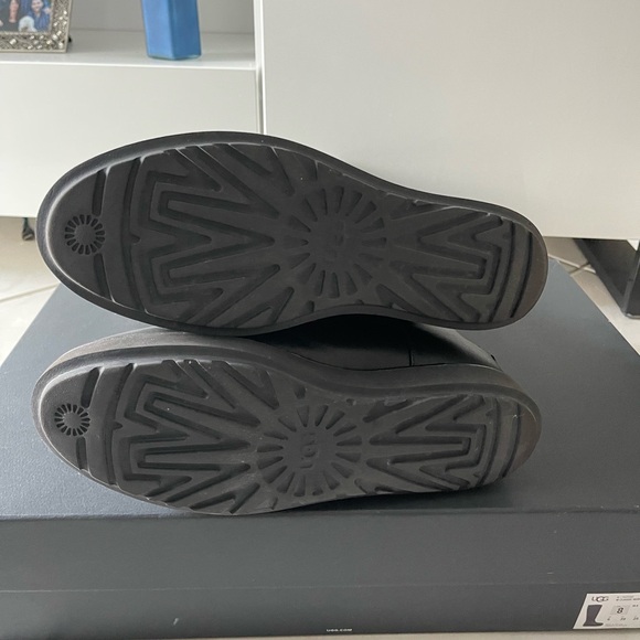 UGG CLASSIC BERGE TALL BLACK LEATHER SHEARLING KNEE HIGH BOOTS SIZE US  8 WOMEN - Picture 5 of 6